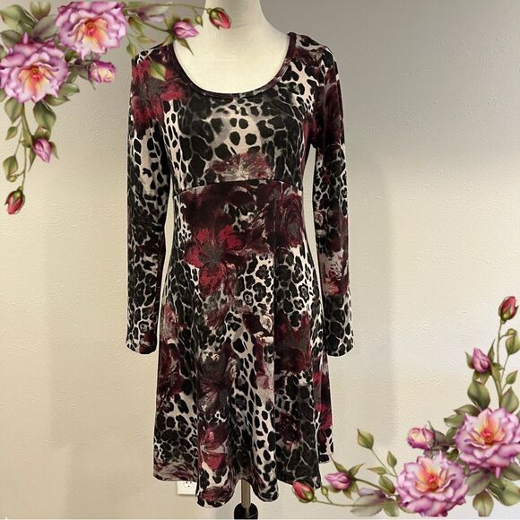 Karen Kane Dresses & Skirts - Floral and Leopard Print Long Sleeve sweater Dress size medium